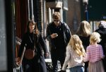 Amsterdam 30 april 2015
Carice v Houten met haar vriend Kees v Nieuwkerk op de cornelis schuytstraat