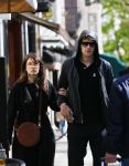 Amsterdam 30 april 2015
Carice v Houten met haar vriend Kees v Nieuwkerk op de cornelis schuytstraat