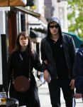Amsterdam 30 april 2015
Carice v Houten met haar vriend Kees v Nieuwkerk op de cornelis schuytstraat