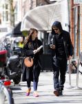 Amsterdam 30 april 2015
Carice v Houten met haar vriend Kees v Nieuwkerk op de cornelis schuytstraat