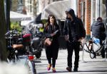 Amsterdam 30 april 2015
Carice v Houten met haar vriend Kees v Nieuwkerk op de cornelis schuytstraat