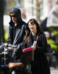 Amsterdam 30 april 2015
Carice v Houten met haar vriend Kees v Nieuwkerk op de cornelis schuytstraat