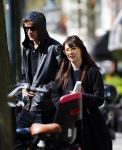 Amsterdam 30 april 2015
Carice v Houten met haar vriend Kees v Nieuwkerk op de cornelis schuytstraat