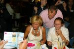 Laren 21 mei 2003

borden beschilderen voor het goede doel in het restaurant van Rene Froger
carolien tensen met frank wisse en lotte

Peter Smulders bv