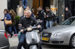 Amsterdam 11 april 2015
Caroline Tensen met man Ernst Jan Smids op vespa scooter