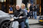 Amsterdam 11 april 2015
Caroline Tensen met man Ernst Jan Smids op vespa scooter