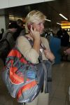 Schiphol 19 september 2005
Carolien Tensen vertrekt naar kilimajaro met  Titus Kramer. gsm
Peter Smulders bv