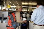Schiphol 19 september 2005
Carolien Tensen vertrekt naar kilimajaro met 3 heren Hans Robert en Titus Kramer.
Peter Smulders bv