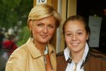 Laren 21 mei 2003

borden beschilderen voor het goede doel in het restaurant rene froger
carolien tensen met dochter lotte

Peter Smulders bv