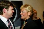 Amsterdam 2 maart 2002

 
Modeshow Mart Visser in het Hilton

Peter Gallas en Carolien Tensen


Peter Smulders bv