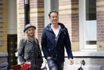 Amsterdam 7 april 2015
Chantal Janzen met een vriend in Amsterdam zuid.