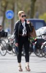 Amsterdam 13 april 2015  
Connie Breukhoven en vriend Eugene v Dun eten ijsje bij pisa