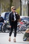 Amsterdam 13 april 2015  
Connie Breukhoven en vriend Eugene v Dun eten ijsje bij pisa