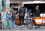 Amsterdam 13 april 2015  
Connie Breukhoven en vriend Eugene v Dun eten ijsje bij pisa