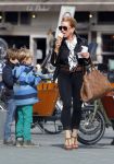 Amsterdam 13 april 2015  
Connie Breukhoven en vriend Eugene v Dun eten ijsje bij pisa