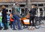 Amsterdam 13 april 2015  
Connie Breukhoven en vriend Eugene v Dun eten ijsje bij pisa
