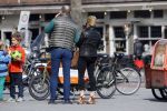 Amsterdam 13 april 2015  
Connie Breukhoven en vriend Eugene v Dun eten ijsje bij pisa