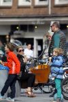 Amsterdam 13 april 2015  
Connie Breukhoven en vriend Eugene v Dun eten ijsje bij pisa