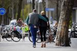 Amsterdam 13 april 2015  
Connie Breukhoven en vriend Eugene v Dun eten ijsje bij pisa
