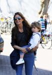 Amsterdam 14 april 2015  
Danie Bles met zoon op de cornelis schuytstraat