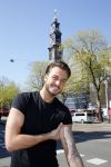 Amsterdam 15 april 2015
Dave en Dries Roelvink metselen een steen met daarop hun naam in de Westertoren. Dave heeft een tatoo van de westertoren op zijn arm staan.