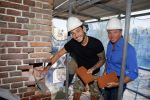 Amsterdam 15 april 2015
Dave en Dries Roelvink metselen een steen met daarop hun naam in de Westertoren. Dave heeft een tatoo van de westertoren op zijn arm staan.