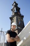 Amsterdam 15 april 2015
Dave en Dries Roelvink metselen een steen met daarop hun naam in de Westertoren. Dave heeft een tatoo van de westertoren op zijn arm staan.