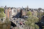 Amsterdam 15 april 2015
Dave en Dries Roelvink metselen een steen met daarop hun naam in de Westertoren. Dave heeft een tatoo van de westertoren op zijn arm staan.