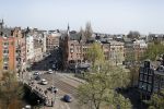 Amsterdam 15 april 2015
Dave en Dries Roelvink metselen een steen met daarop hun naam in de Westertoren. Dave heeft een tatoo van de westertoren op zijn arm staan.