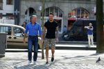 Amsterdam 15 april 2015
Dave en Dries Roelvink metselen een steen met daarop hun naam in de Westertoren. Dave heeft een tatoo van de westertoren op zijn arm staan.