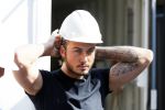 Amsterdam 15 april 2015
Dave en Dries Roelvink metselen een steen met daarop hun naam in de Westertoren. Dave heeft een tatoo van de westertoren op zijn arm staan.