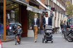 Amsterdam 17 april 2015
Doutzen Kroes en Sunnery James met hun kinderen in Amsterdam zuid.