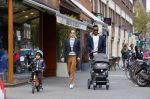 Amsterdam 17 april 2015
Doutzen Kroes en Sunnery James met hun kinderen in Amsterdam zuid.