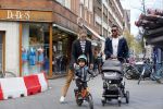 Amsterdam 17 april 2015
Doutzen Kroes en Sunnery James met hun kinderen in Amsterdam zuid.