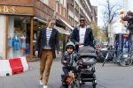 Amsterdam 17 april 2015
Doutzen Kroes en Sunnery James met hun kinderen in Amsterdam zuid.
