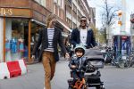 Amsterdam 17 april 2015
Doutzen Kroes en Sunnery James met hun kinderen in Amsterdam zuid.