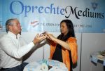 Utrecht 25 april 2015
Dries Roelvink tijdens healing bij medium .