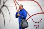 Amsterdam 30 april 2015
Dries Roelvink bellend op straat