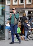 Amsterdam 13 april 2015  
Connie Breukhoven en vriend Eugene v Dun eten ijsje bij pisa