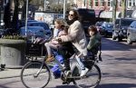 Amsterdam 14 april 2015
Evelyne Struik met kinderen in Amsterdam