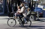 Amsterdam 14 april 2015
Evelyne Struik met kinderen in Amsterdam