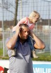 Volendam 15 april 2015
Het mini jan Smit stadion is vanavond geopend met een serie penaltie s van Henk Veerman en Robert Muhren op Jan Smit als keeper. Ook Liza Fem Emma en Senn waren aanwezen alsmede ome Cor