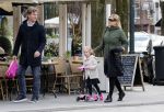 Amsterdam 4 april 2015 
Gallyon v Vessem met man en dochter op de willemsparkweg