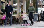 Amsterdam 4 april 2015 
Gallyon v Vessem met man en dochter op de willemsparkweg