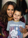Amsterdam 9 april 2015
Presentatie cd/dvd ladies of soul met Glennis Grace Candy Dulfer Bergit Lewis Edsilia Rombley en Trijntje Oosterhuis. Jurgen raymann reikt ze uit . Glennis met zoon Anthony