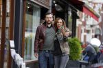 Amsterdam 29 april 2015 
Glennis Grace verliefd met haar vriend Robert Biesewig op de cornelis schuytstraat