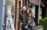 Amsterdam 29 april 2015 
Glennis Grace verliefd met haar vriend Robert Biesewig op de cornelis schuytstraat