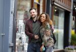 Amsterdam 29 april 2015 
Glennis Grace verliefd met haar vriend Robert Biesewig op de cornelis schuytstraat