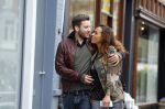 Amsterdam 29 april 2015 
Glennis Grace verliefd met haar vriend Robert Biesewig op de cornelis schuytstraat