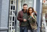 Amsterdam 29 april 2015 
Glennis Grace verliefd met haar vriend Robert Biesewig op de cornelis schuytstraat